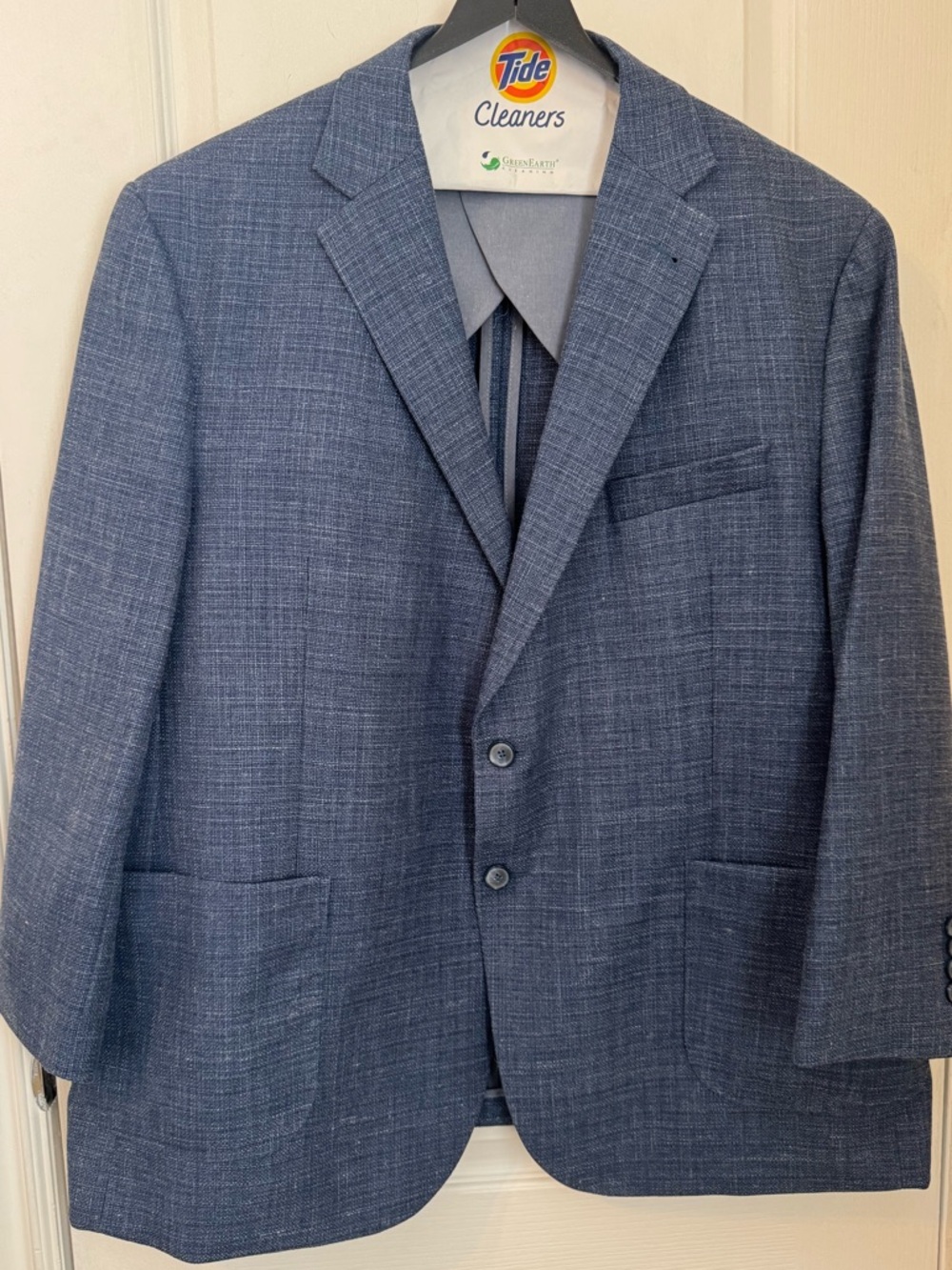 Joseph Abboud Men’s Sport Coat. Size 50 Regular. Two button Modern fit. Blue.